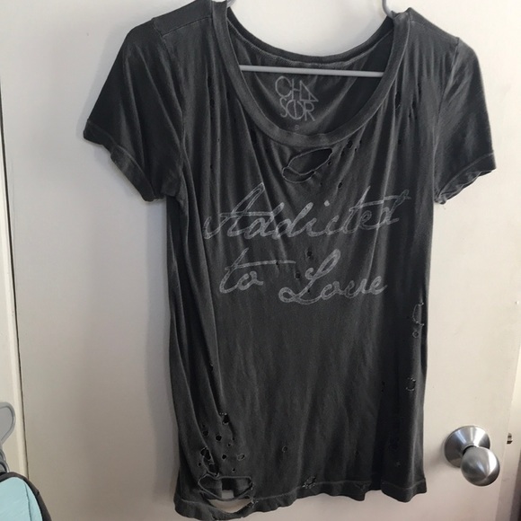Chaser Tops - distressed tee • sz sm